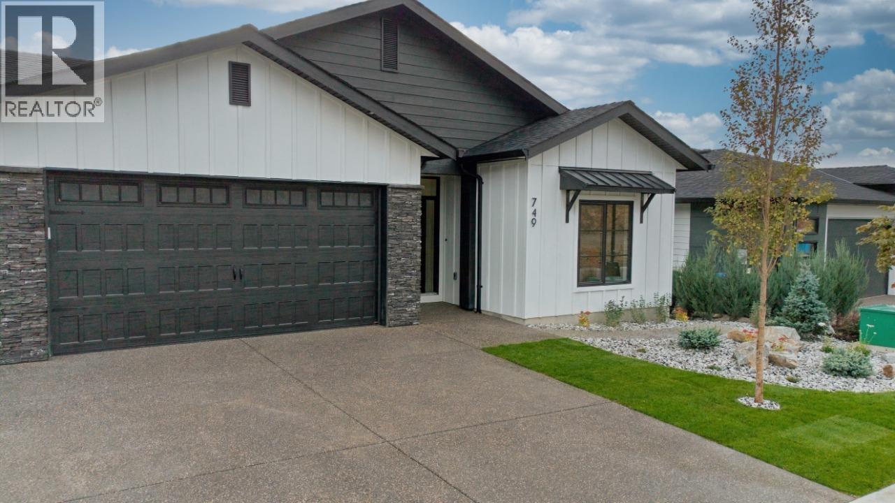 749 Carleton Street Property Photo 1