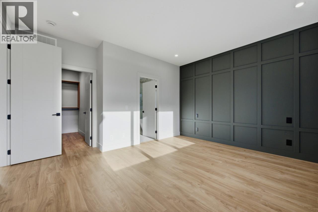 749 Carleton Street Property Photo 14