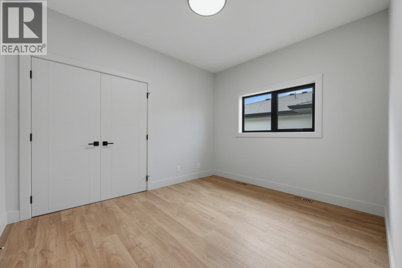 749 Carleton Street Property Photo 23