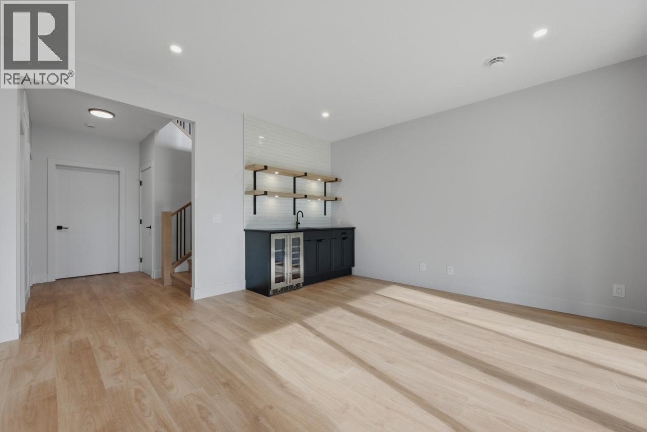 749 Carleton Street Property Photo 28