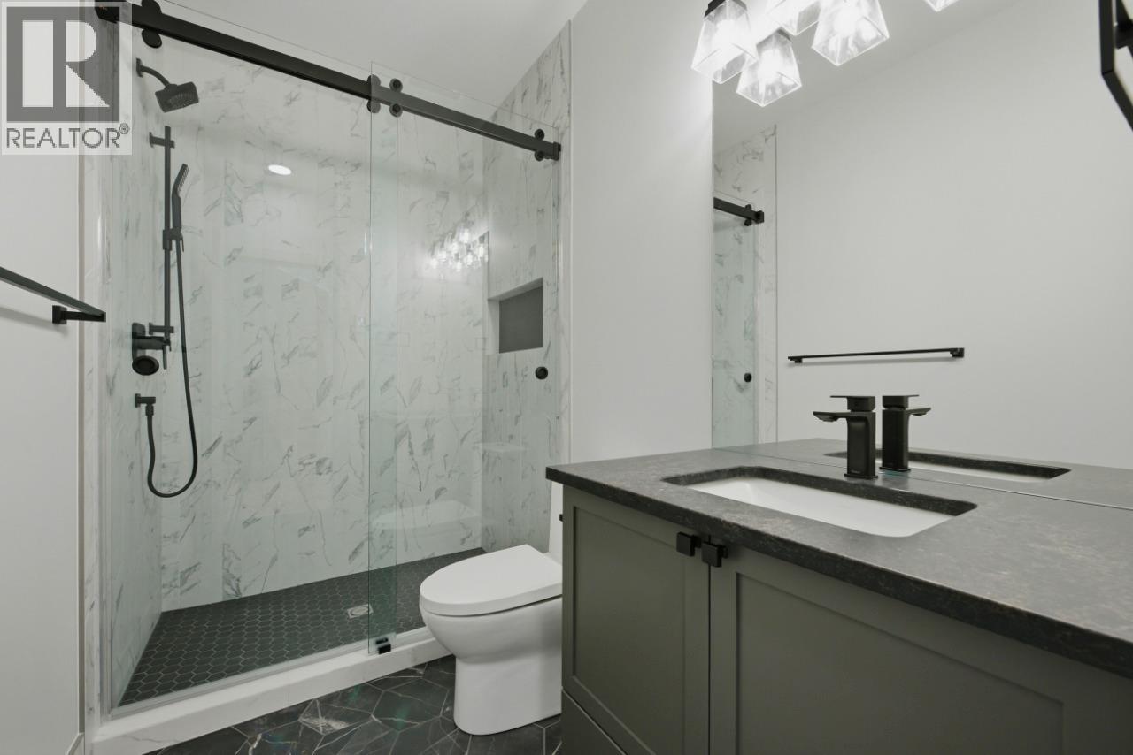 749 Carleton Street Property Photo 32