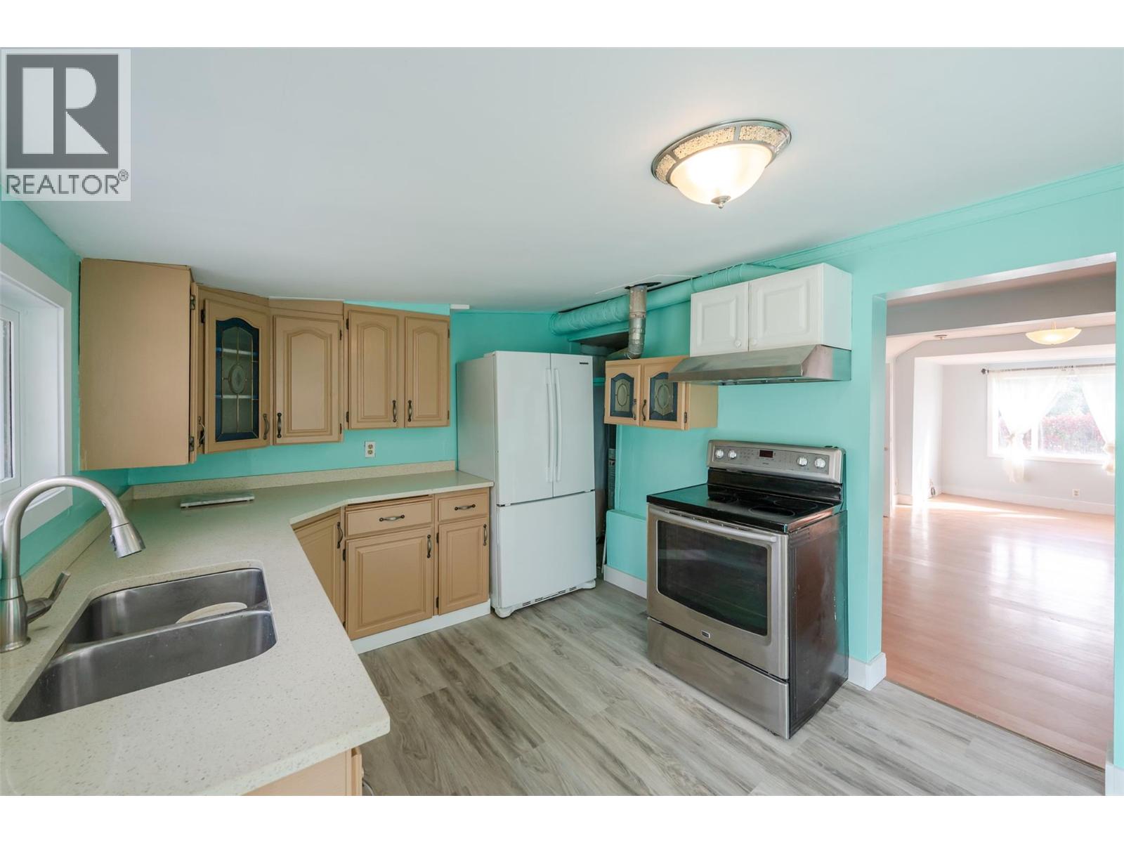 5814 Main Street Property Photo 7