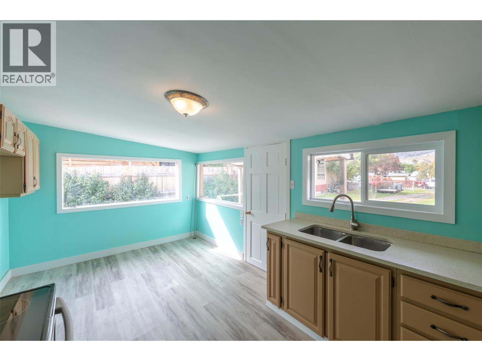 5814 Main Street Property Photo 11