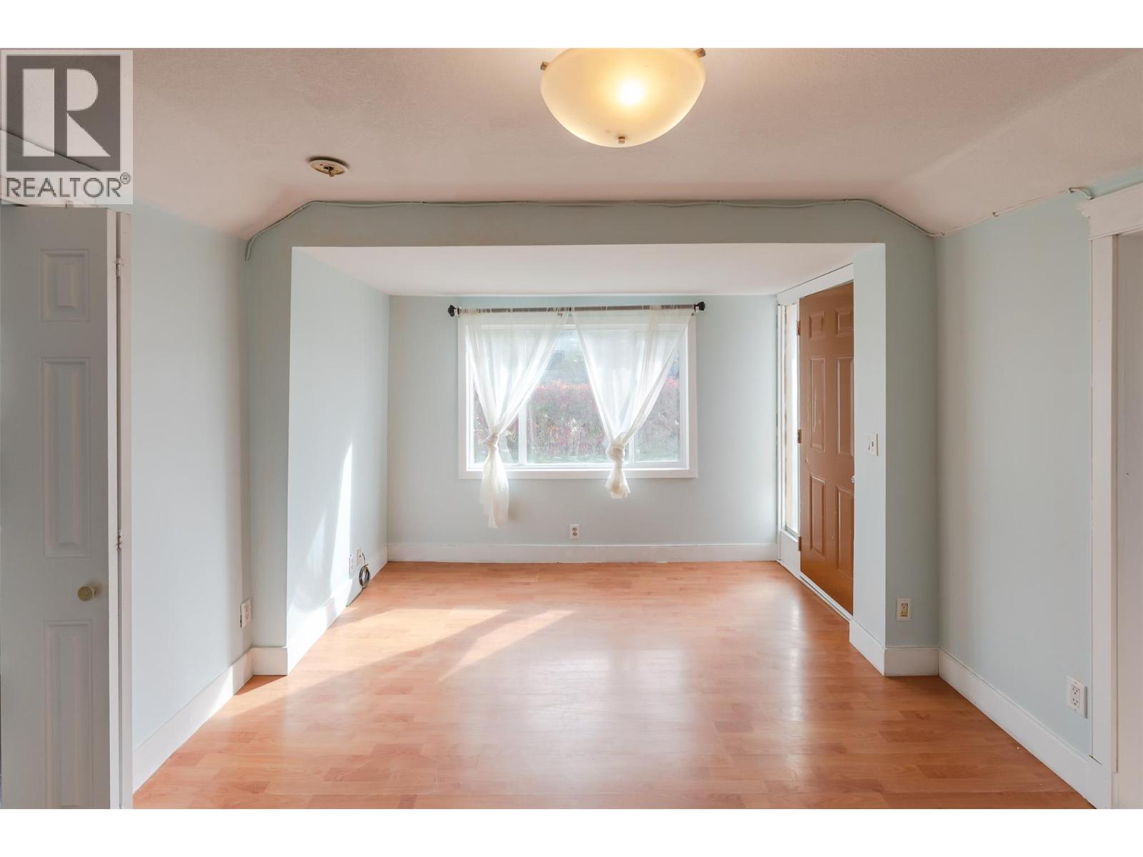 5814 Main Street Property Photo 15