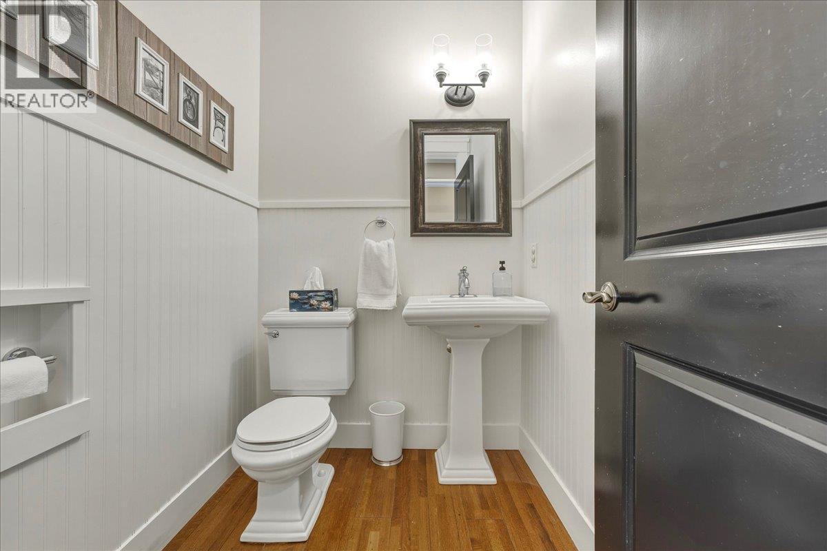 2009 Apex Court Property Photo 23