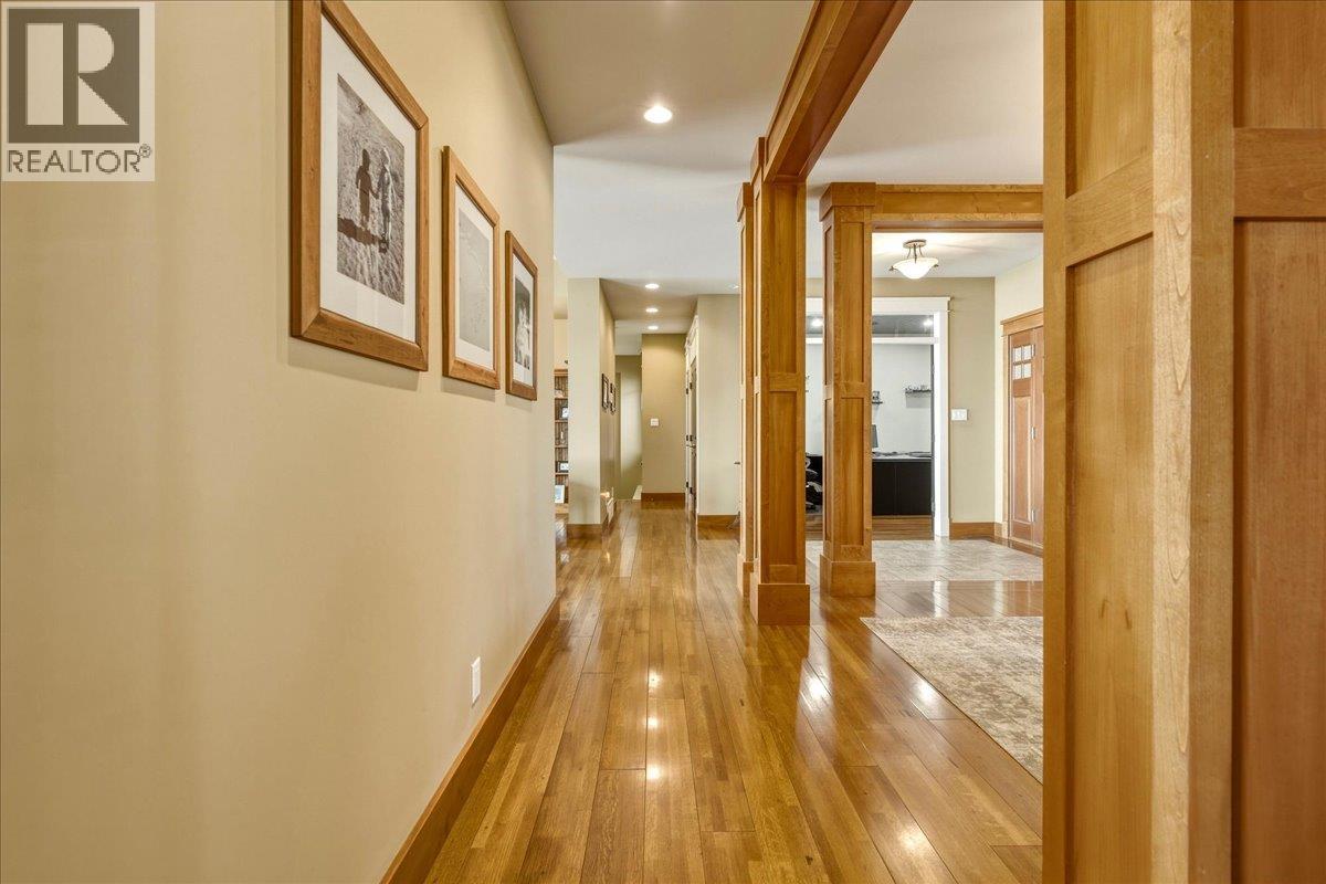 2009 Apex Court Property Photo 25
