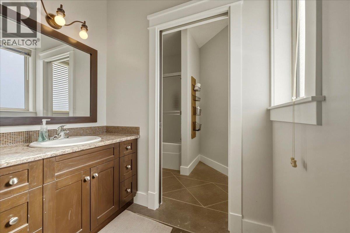2009 Apex Court Property Photo 56