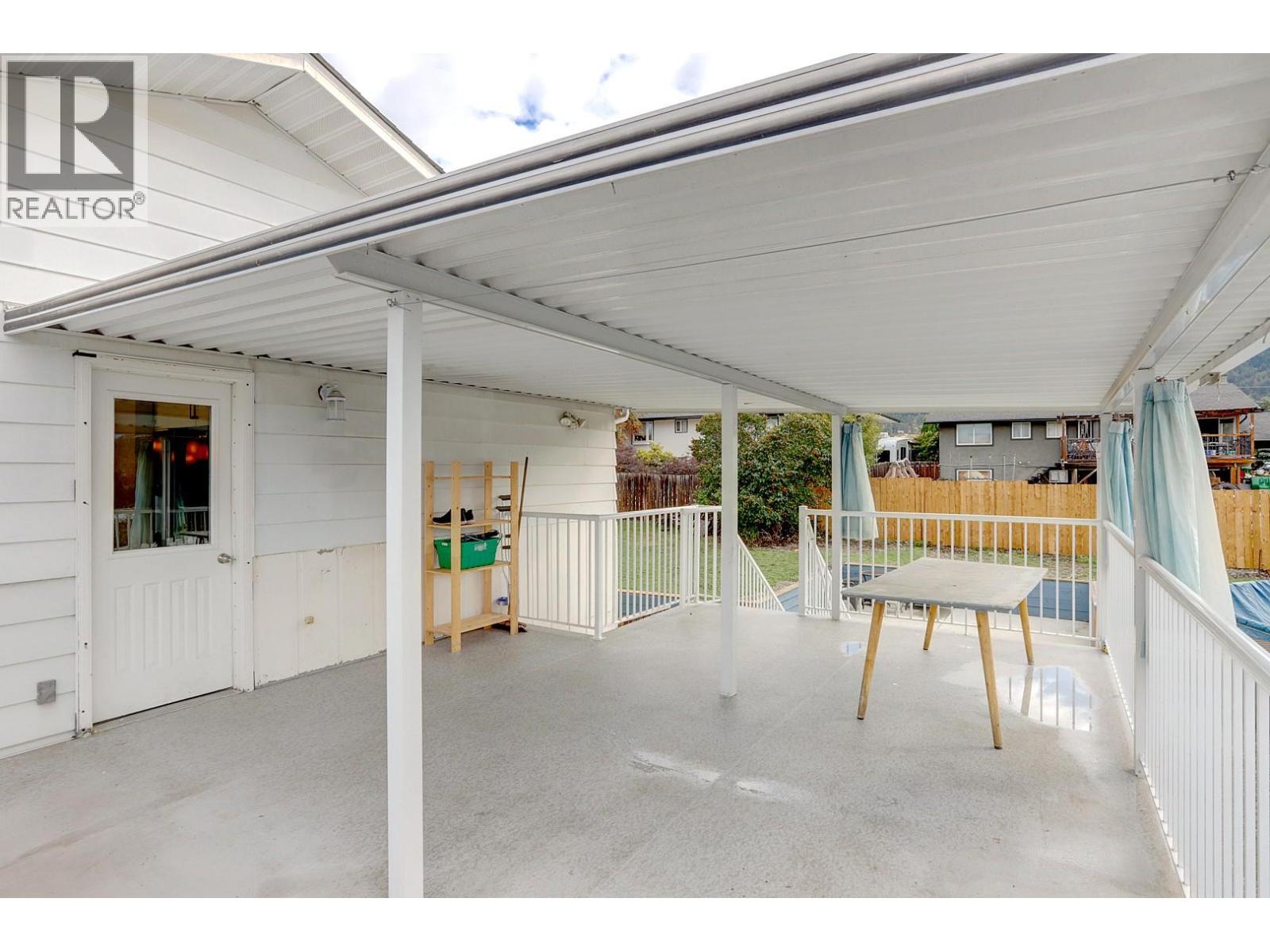 5723 Richards Crescent Property Photo 12