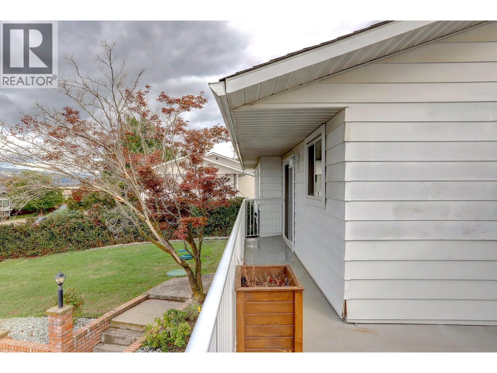 5723 Richards Crescent Property Photo 14