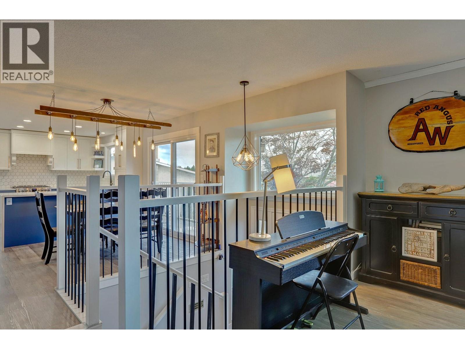 5723 Richards Crescent Property Photo 16
