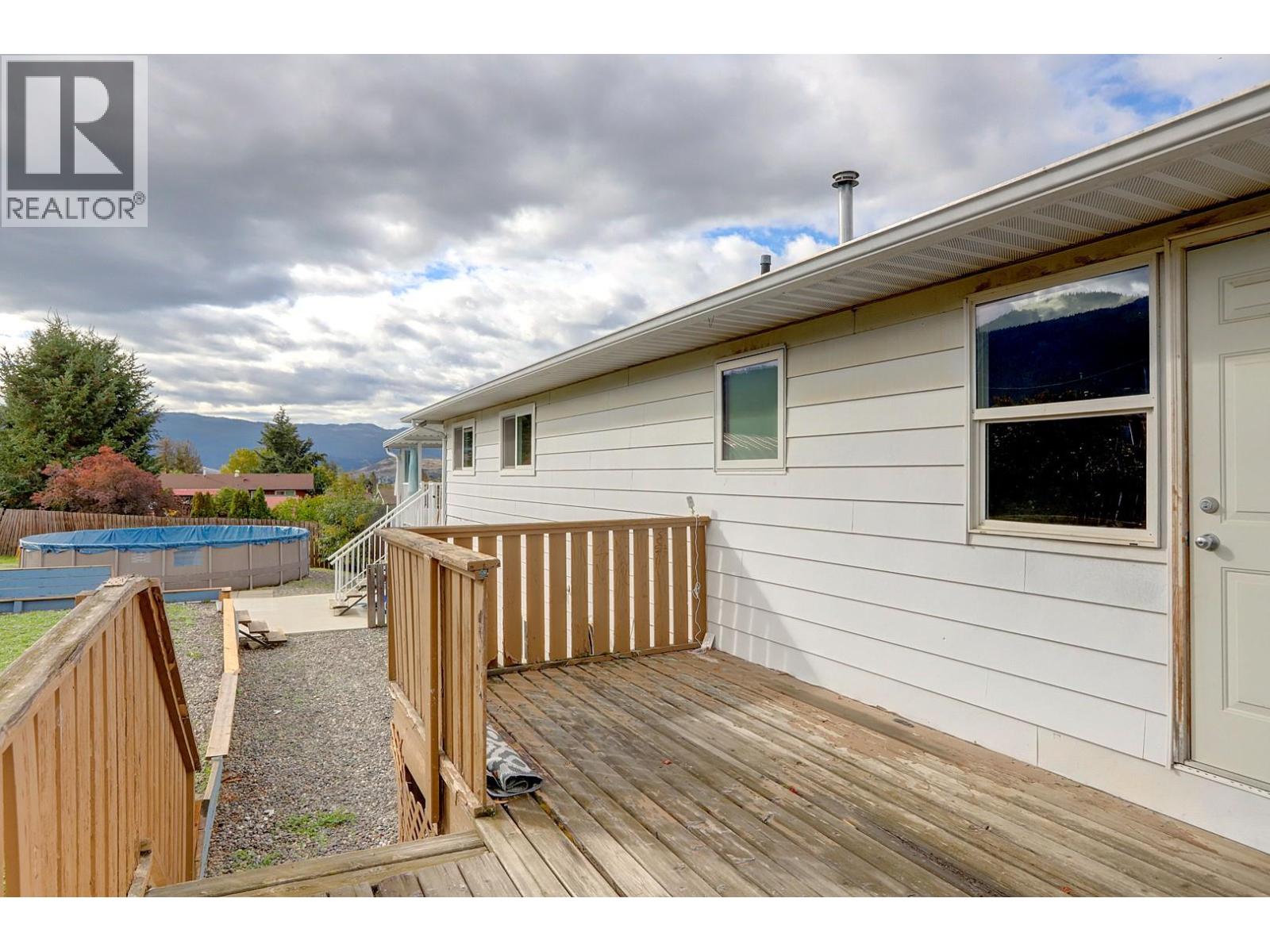5723 Richards Crescent Property Photo 27