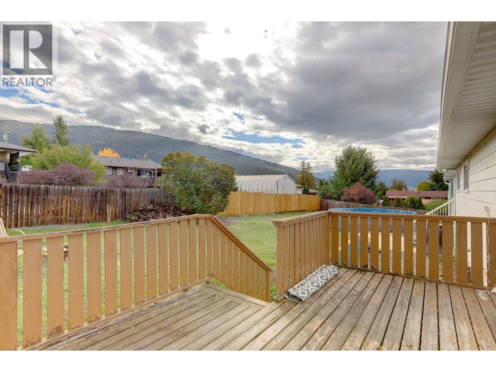 5723 Richards Crescent Property Photo 28