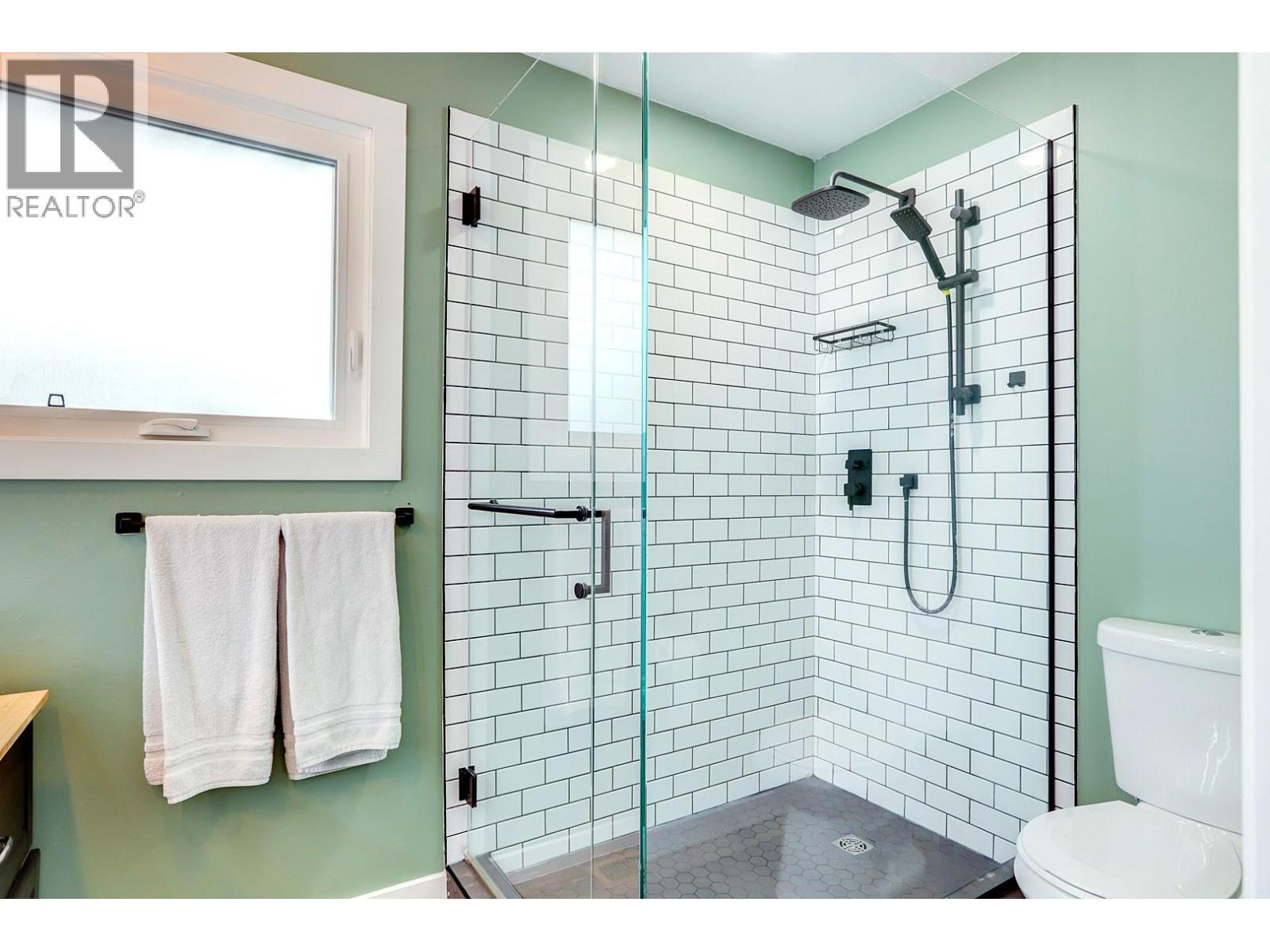5723 Richards Crescent Property Photo 32