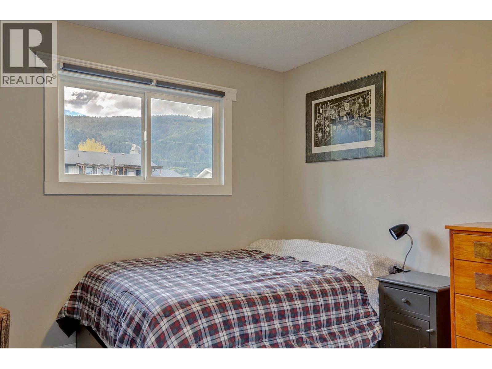 5723 Richards Crescent Property Photo 33