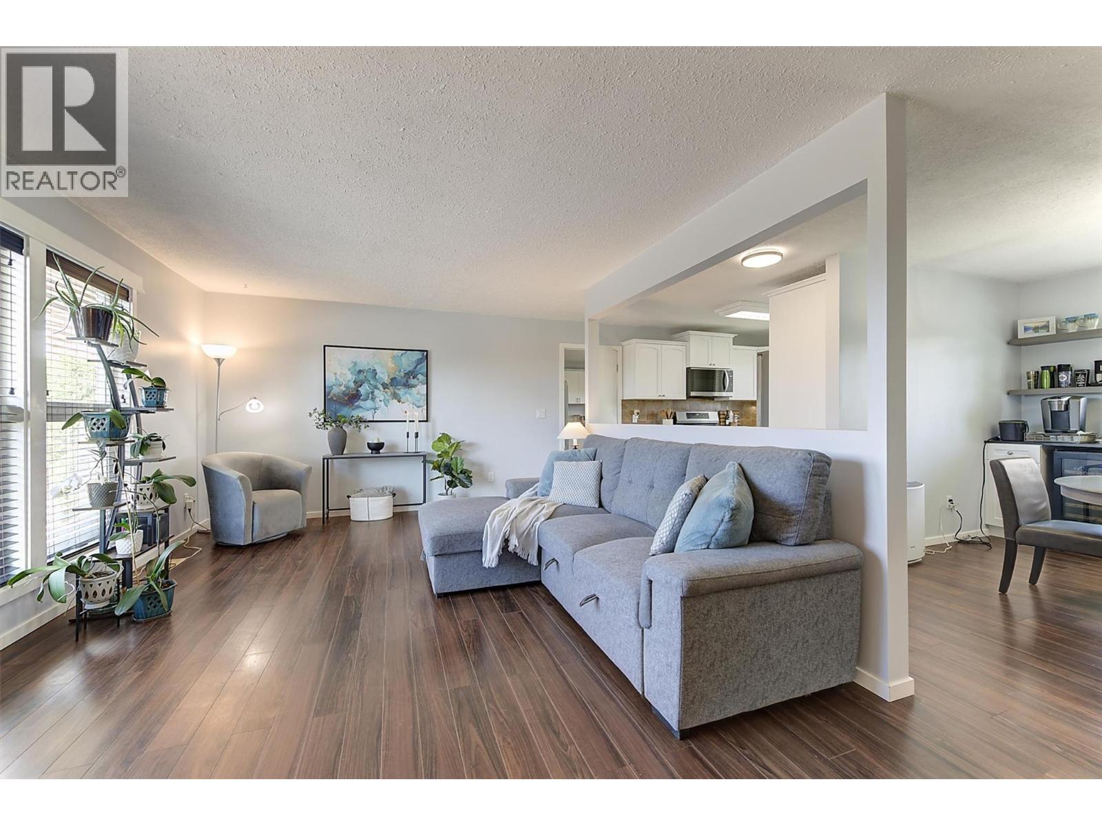 450 Holbrook Road W Property Photo 6