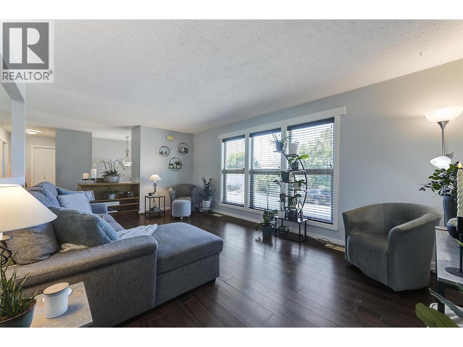 450 Holbrook Road W Property Photo 7