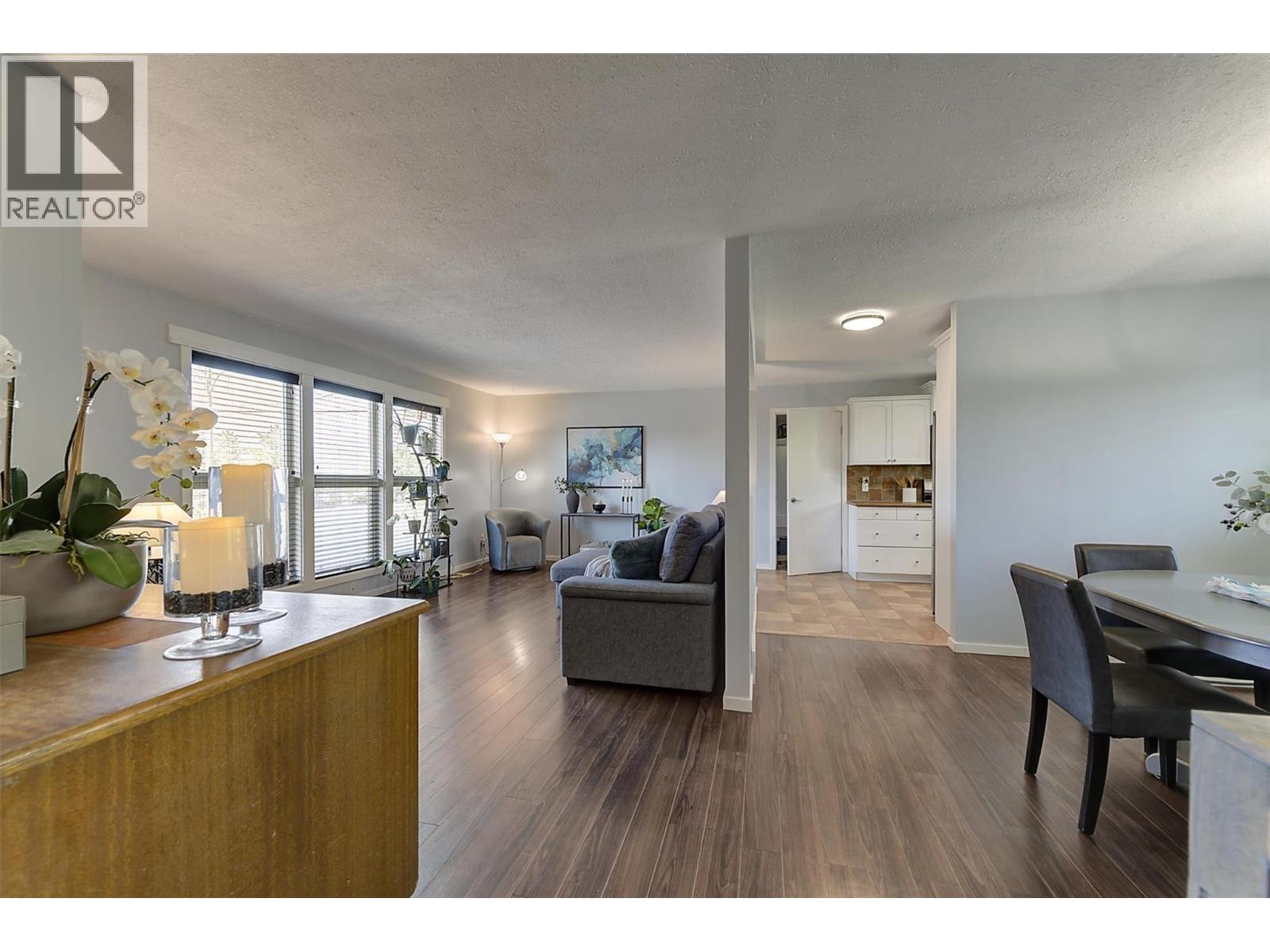 450 Holbrook Road W Property Photo 8