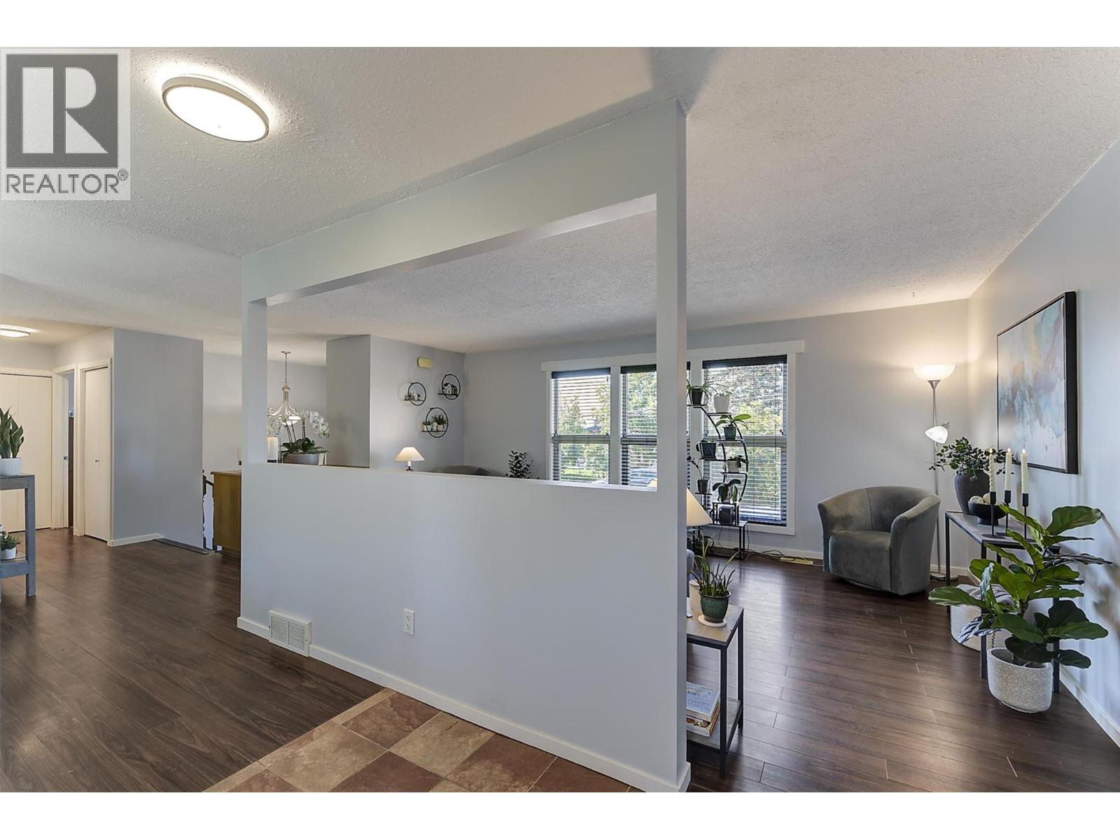 450 Holbrook Road W Property Photo 9