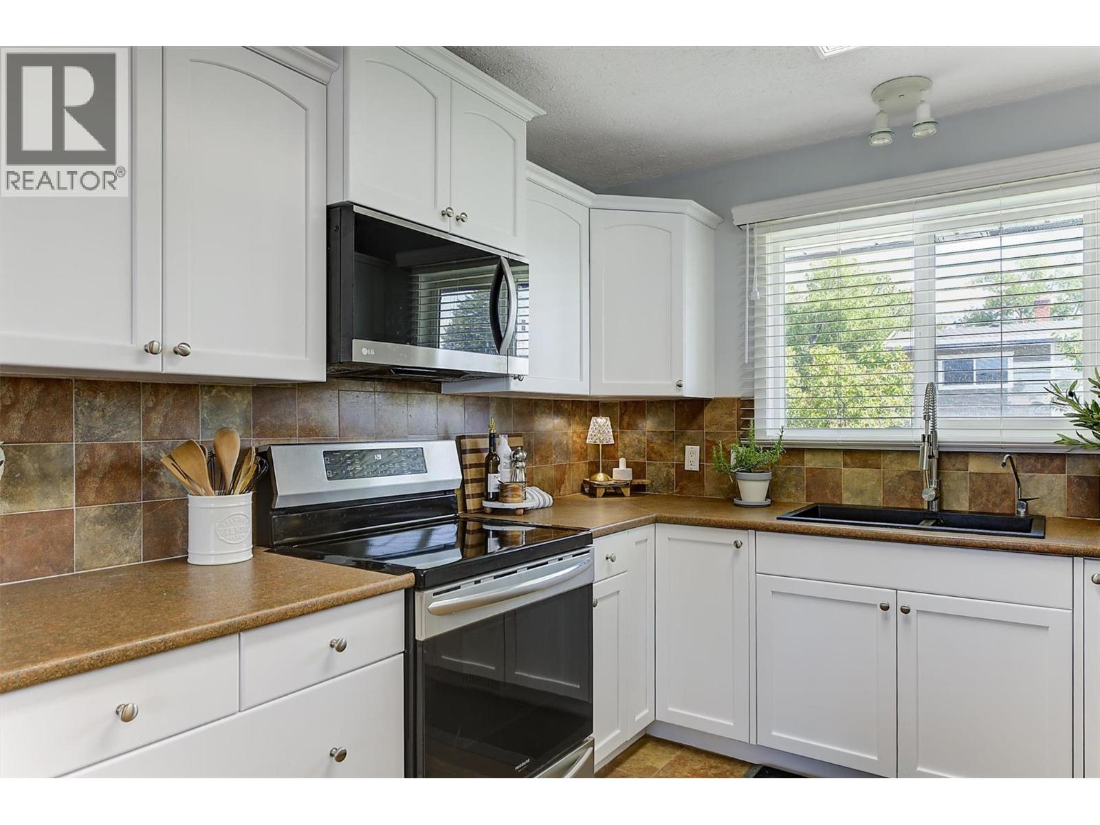 450 Holbrook Road W Property Photo 13