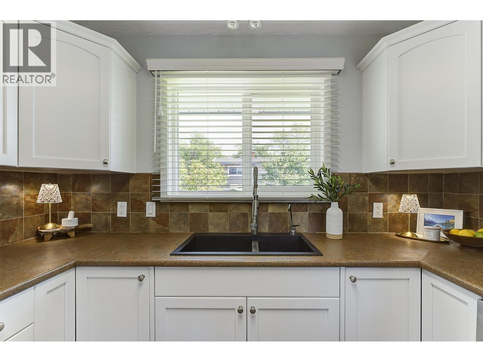 450 Holbrook Road W Property Photo 14