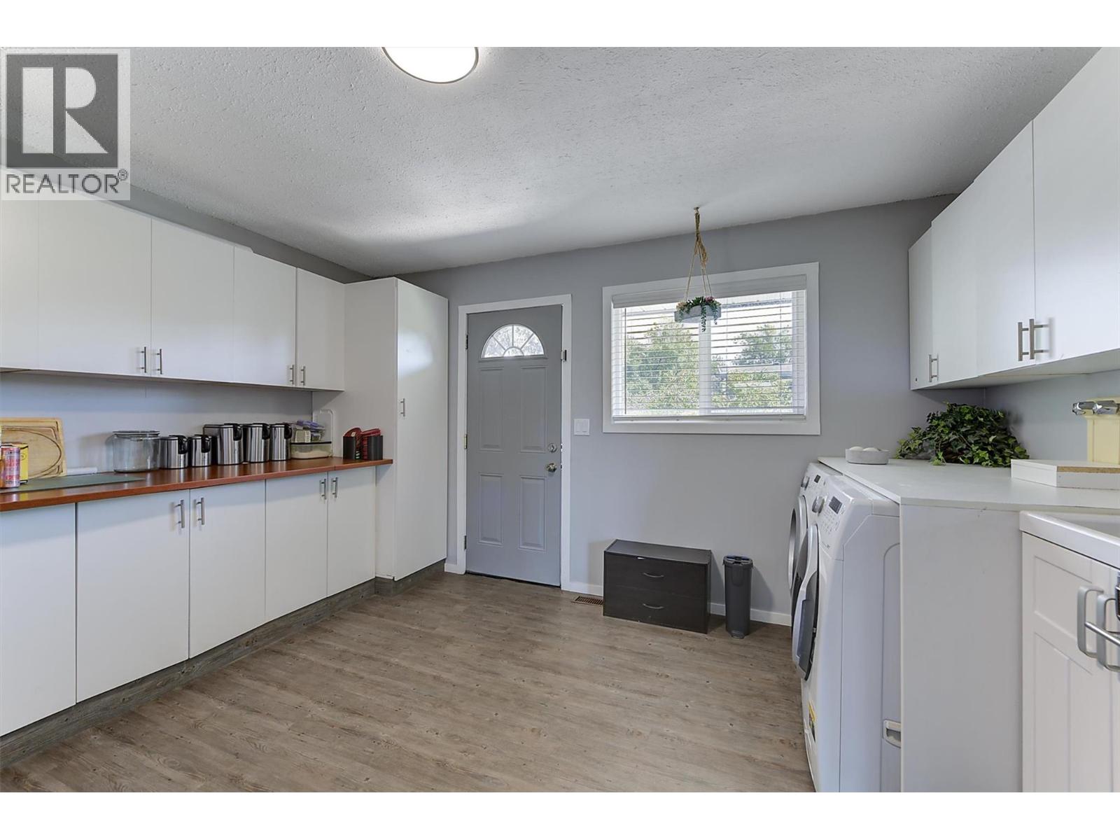 450 Holbrook Road W Property Photo 19