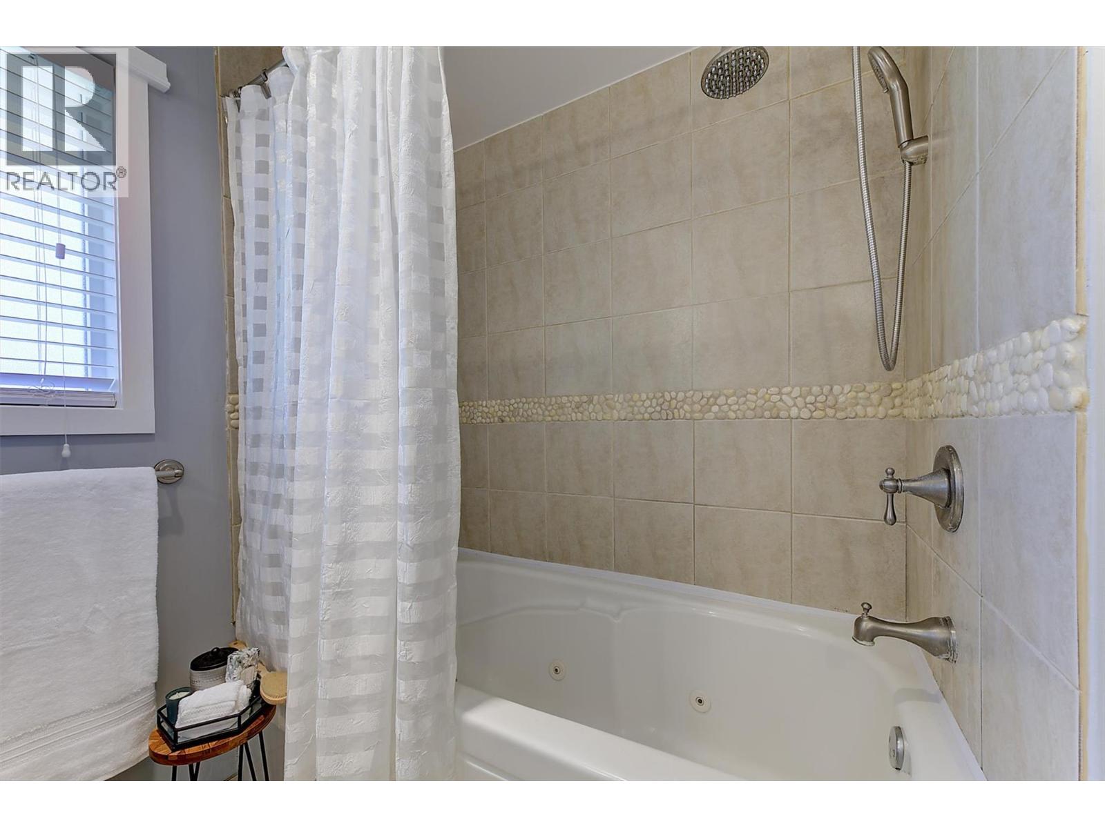 450 Holbrook Road W Property Photo 27