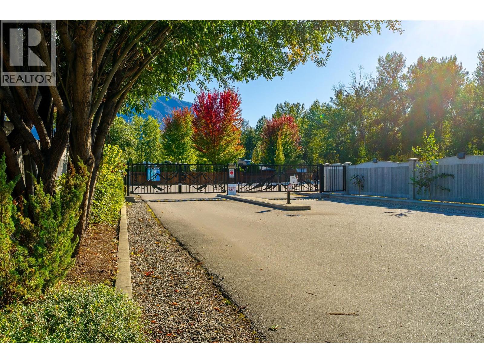 46 Cottonwood Drive N Property Photo 3
