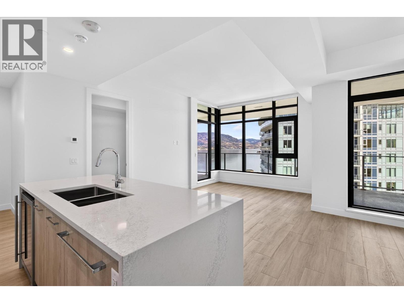 3699 Capozzi Road Unit# Ph6 Property Photo 5