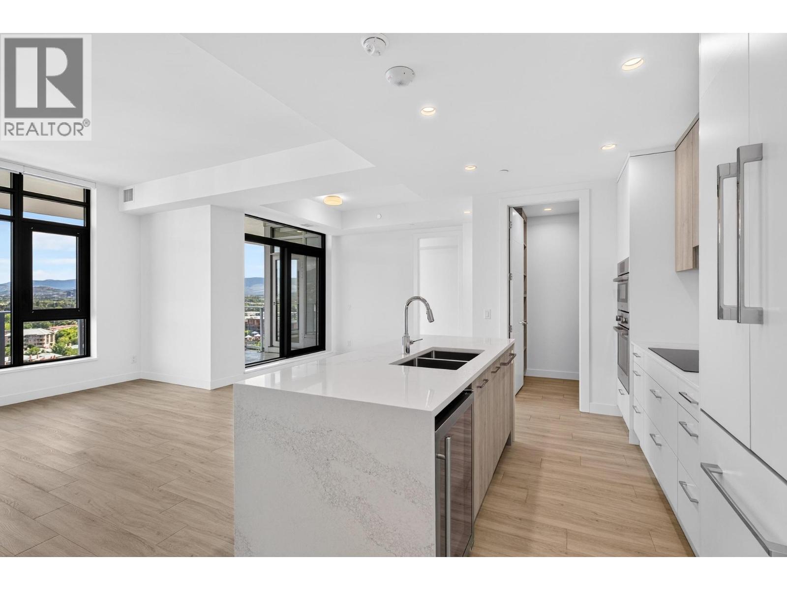 3699 Capozzi Road Unit# Ph6 Property Photo 7