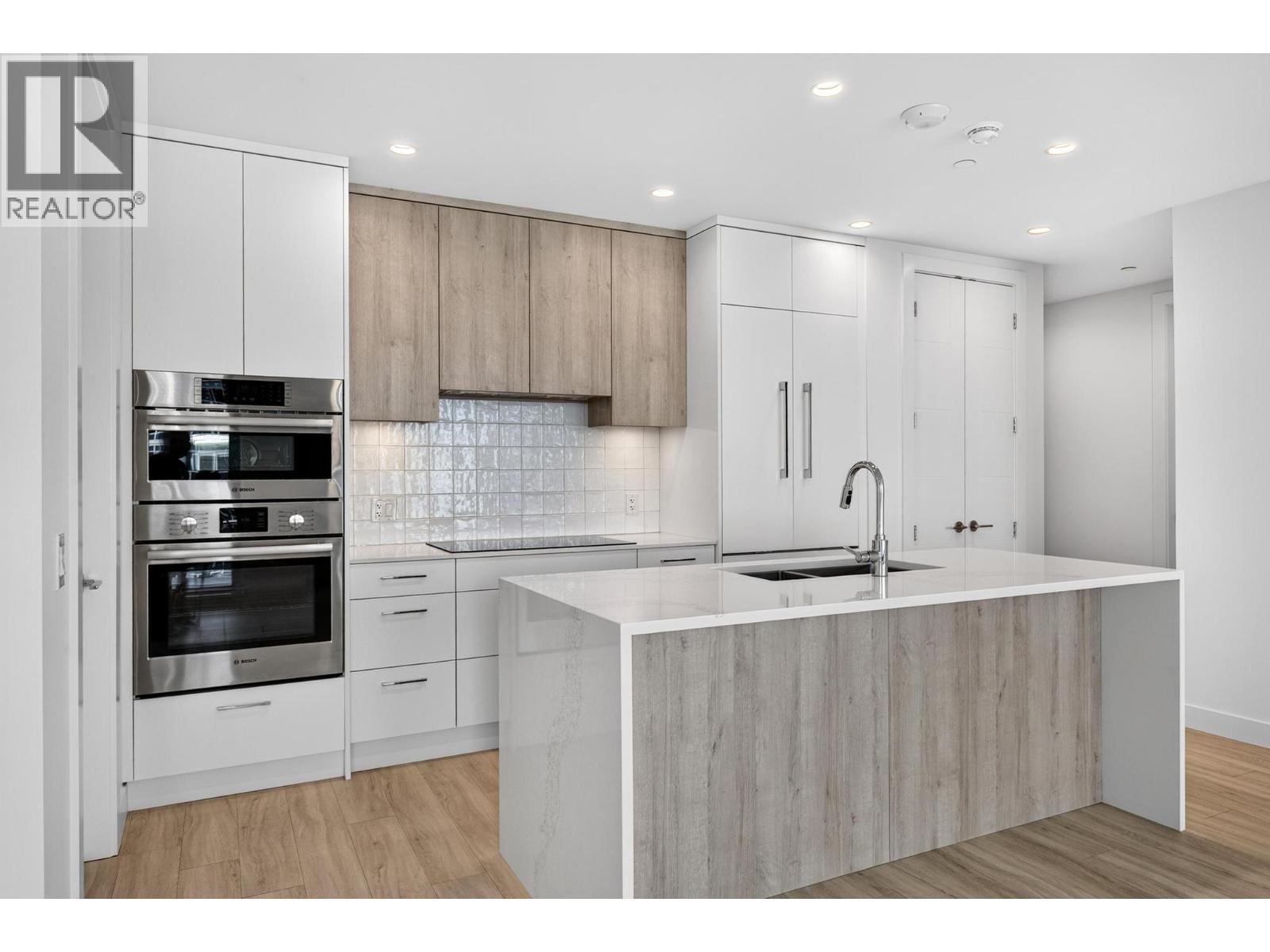 3699 Capozzi Road Unit# Ph6 Property Photo 15