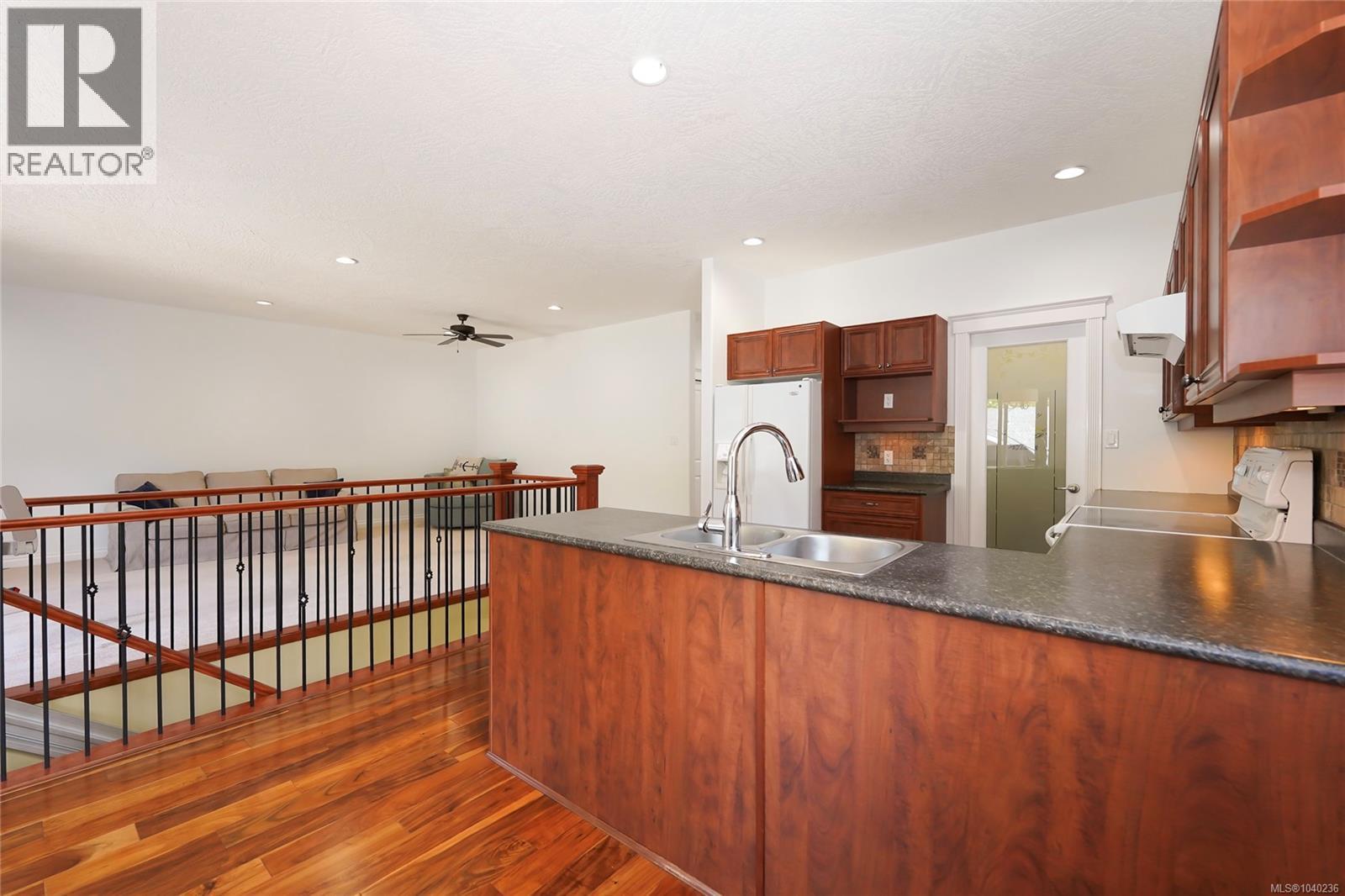 54 1150 Walkem Rd Property Photo 15