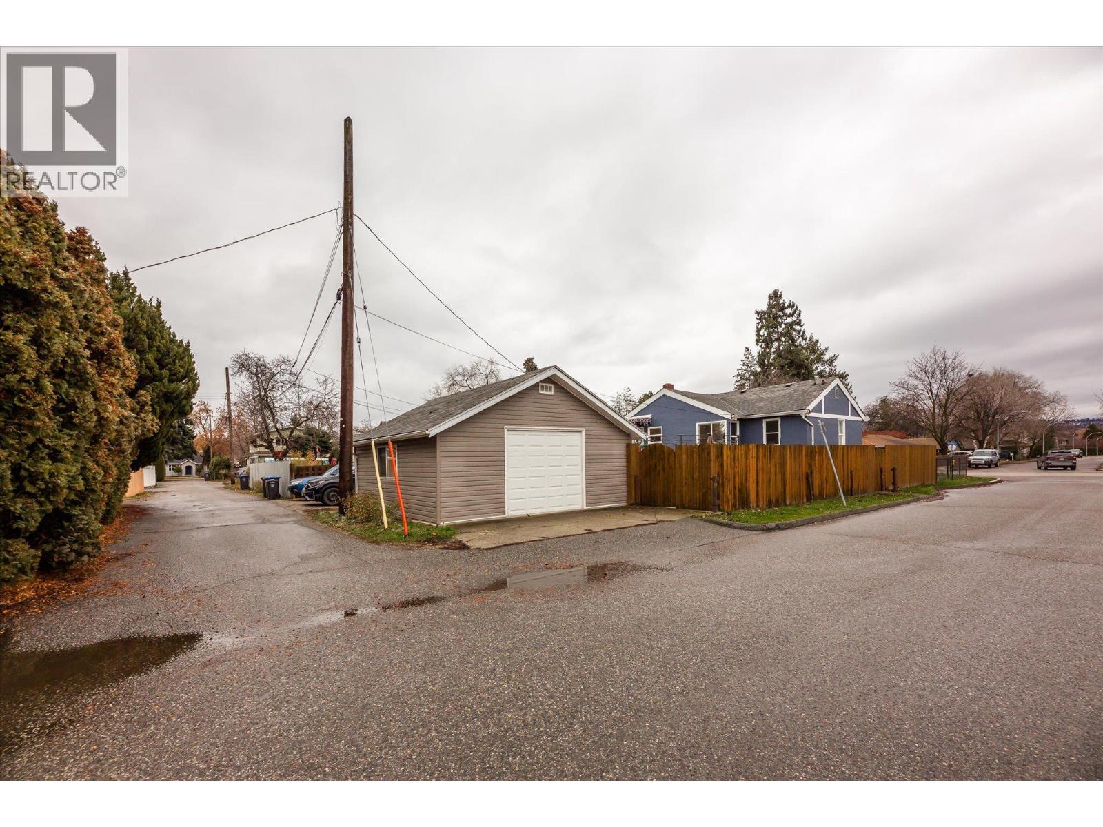 2405 Pandosy Street Property Photo 24