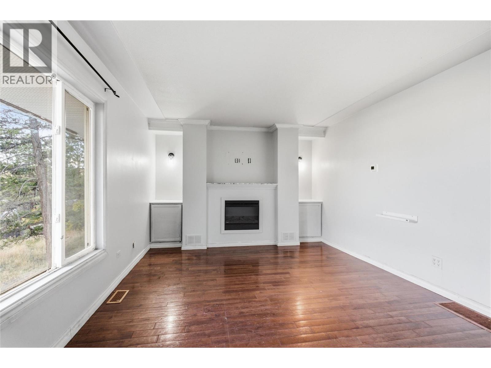 1202 Crestwood Drive Property Photo 14