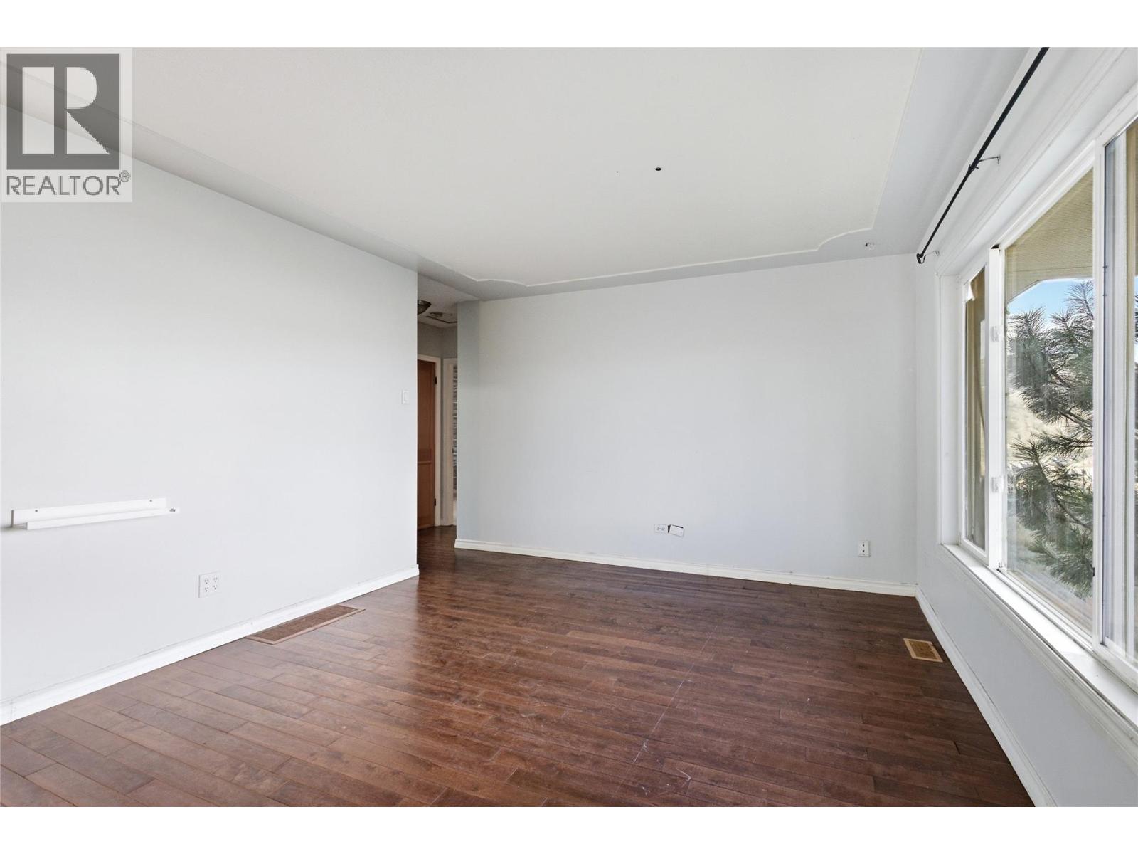 1202 Crestwood Drive Property Photo 15