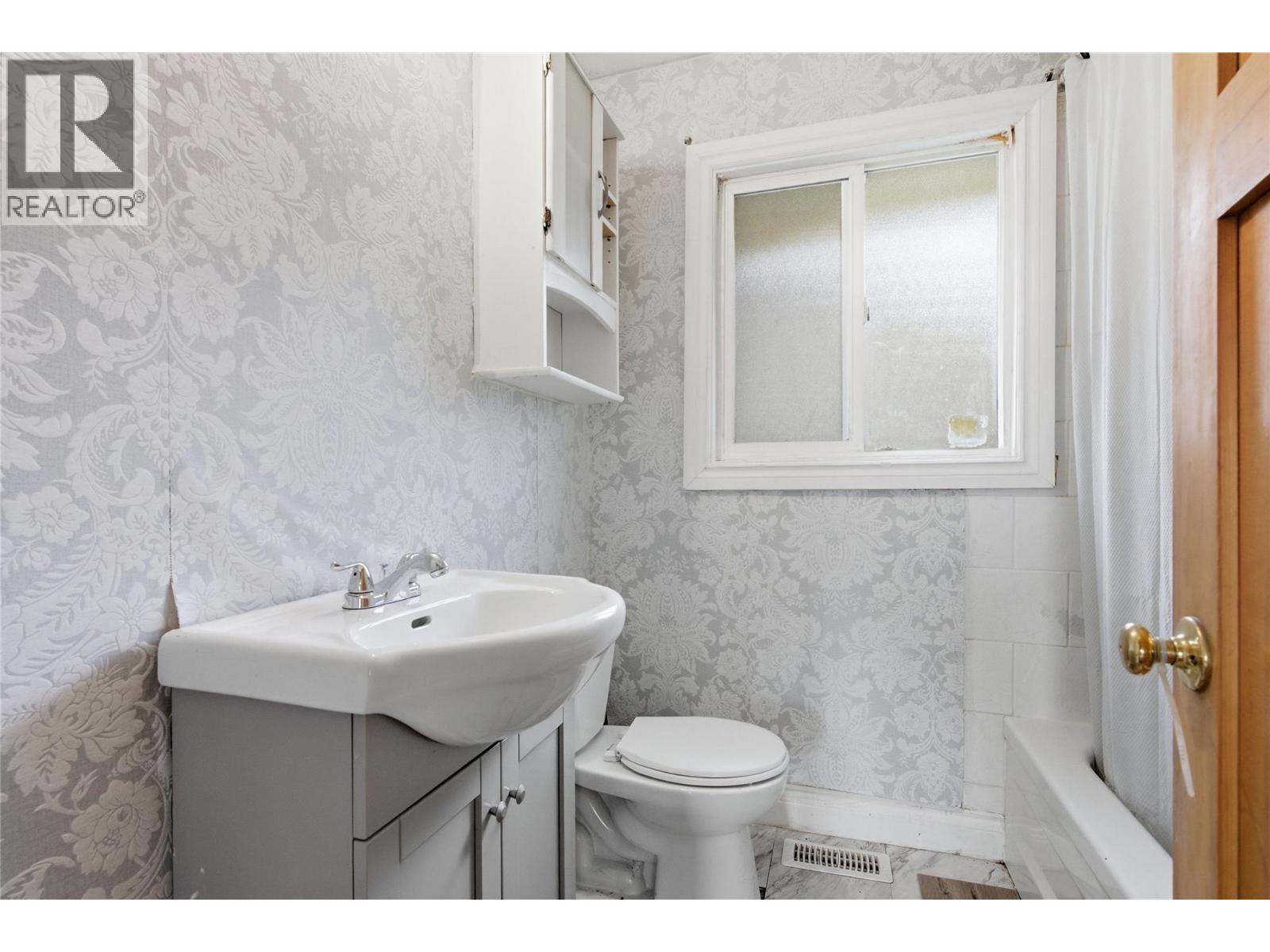 1202 Crestwood Drive Property Photo 16