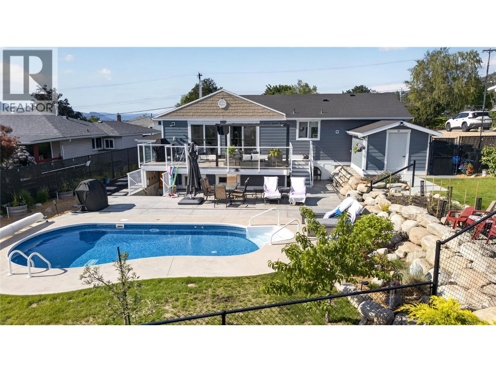 1070 Maccleave Avenue Property Photo 8