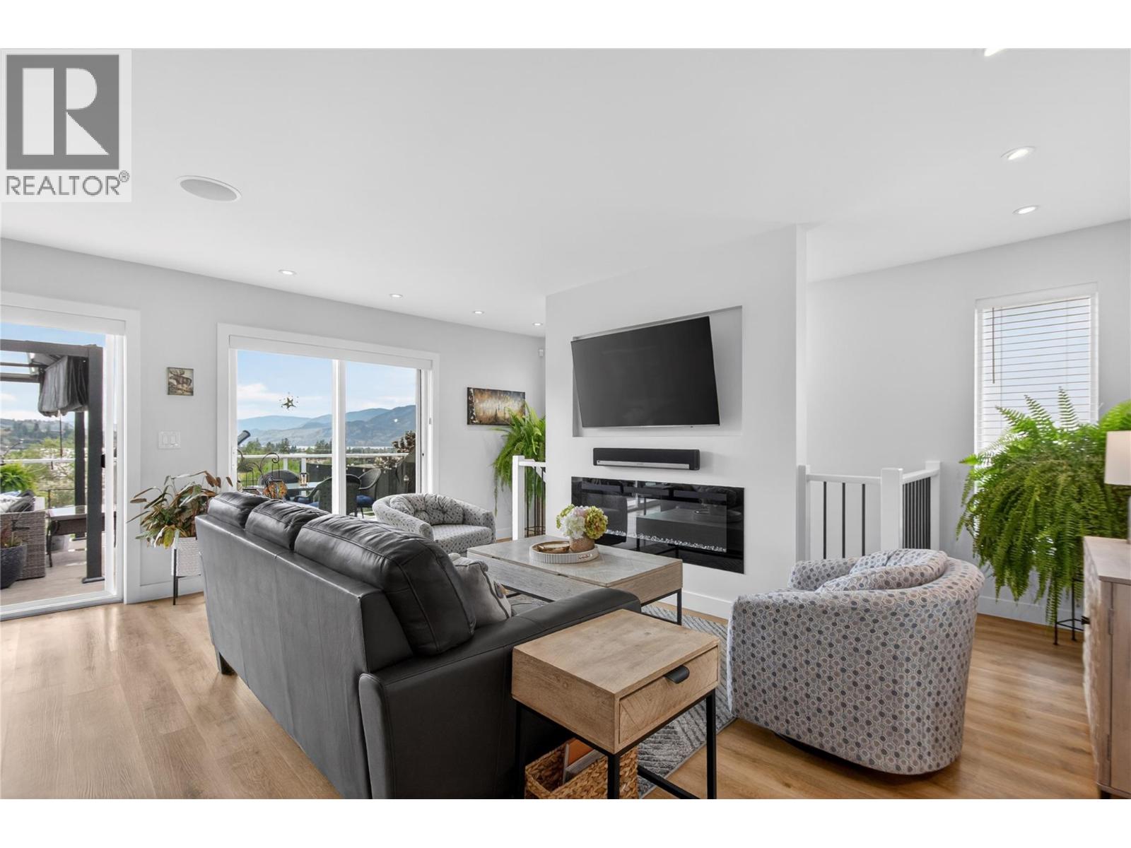 1070 Maccleave Avenue Property Photo 11