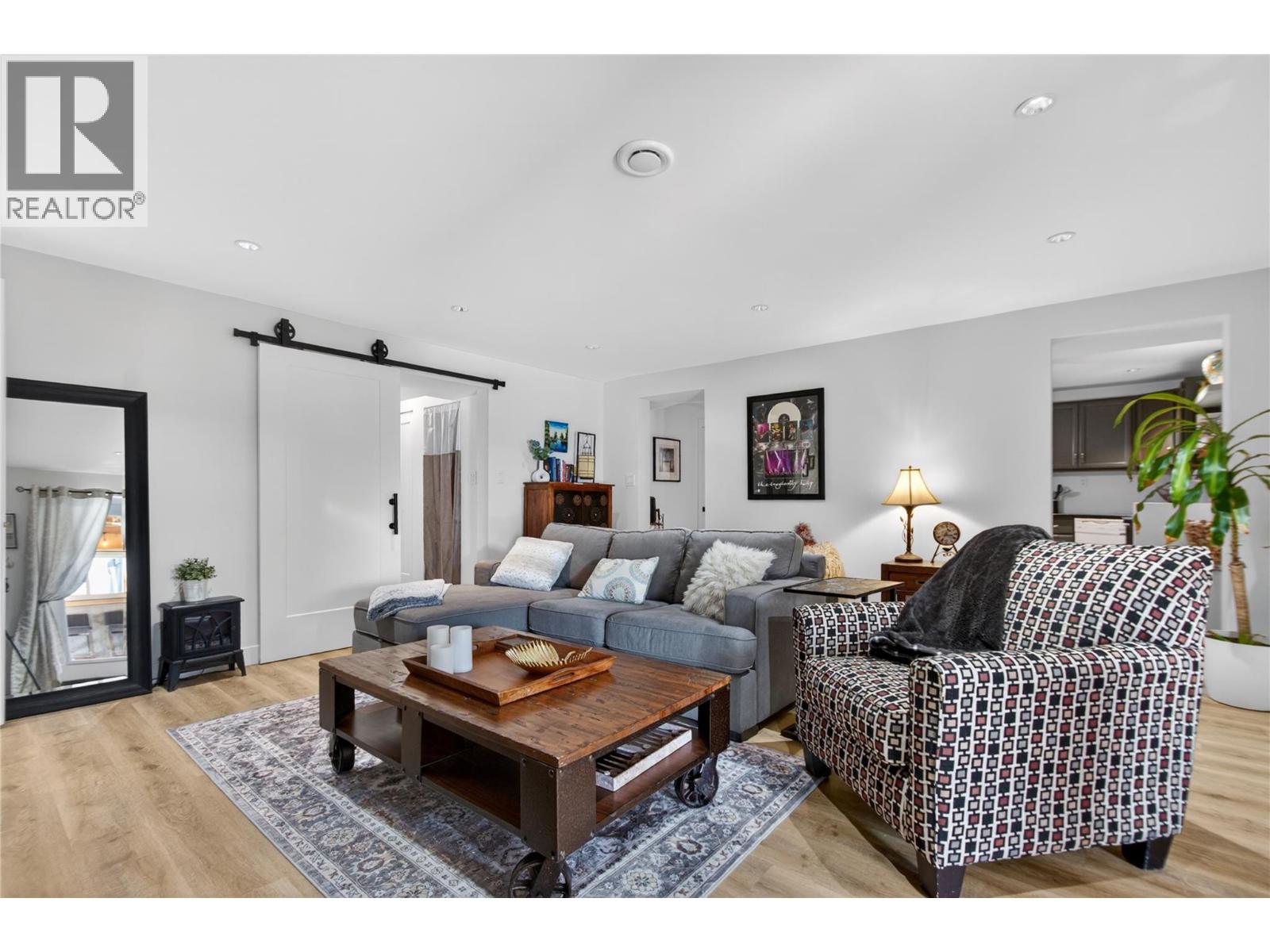 1070 Maccleave Avenue Property Photo 32