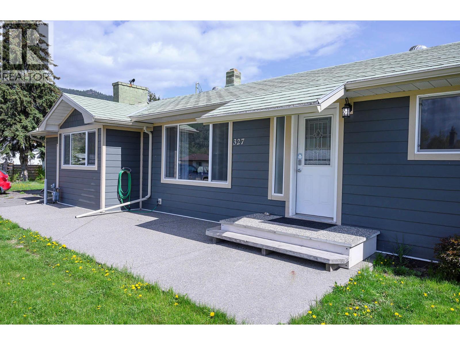 327 Pine Street Property Photo 5