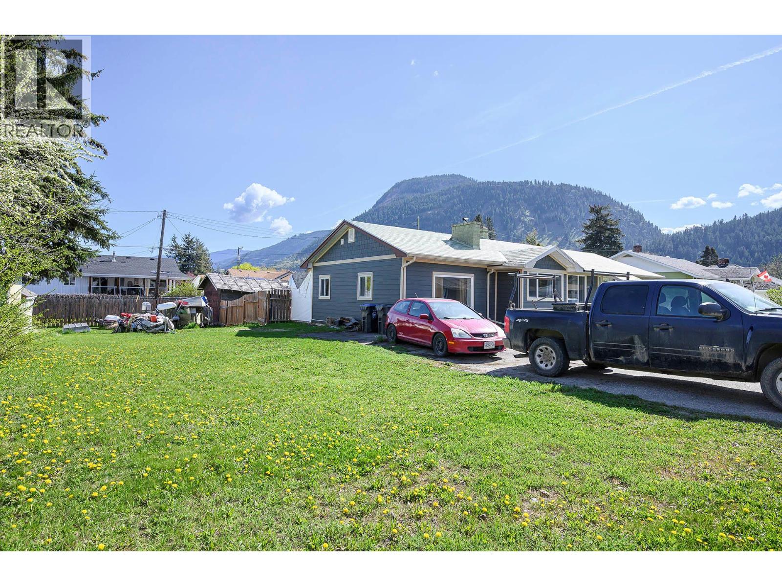 327 Pine Street Property Photo 8