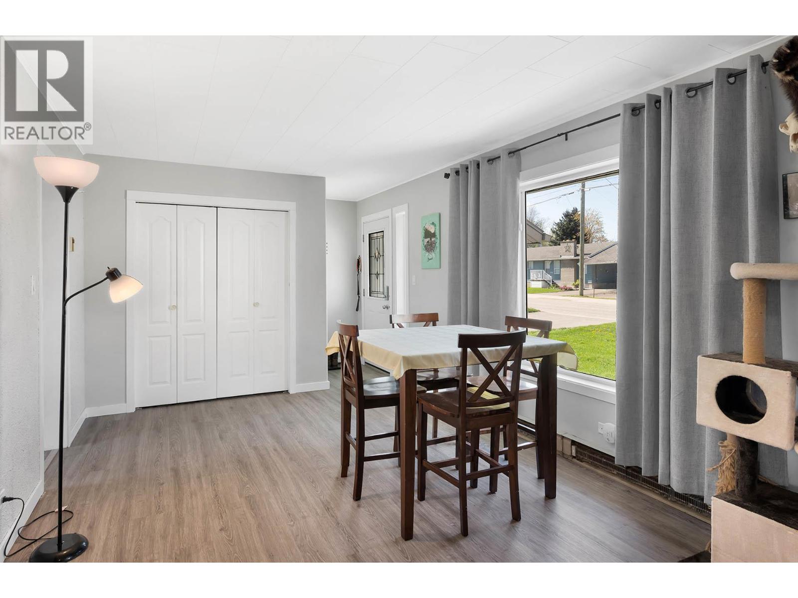 327 Pine Street Property Photo 15