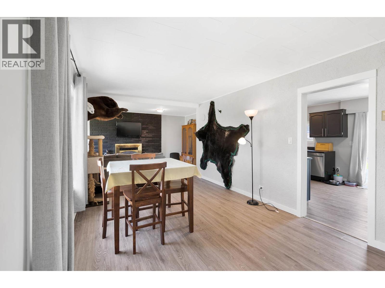 327 Pine Street Property Photo 16