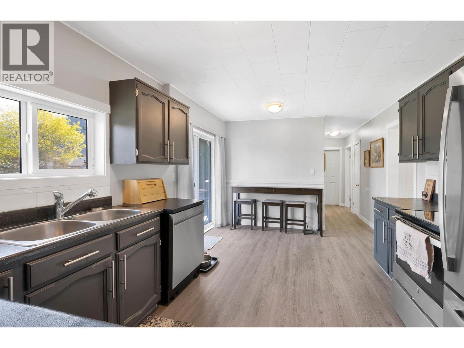 327 Pine Street Property Photo 18