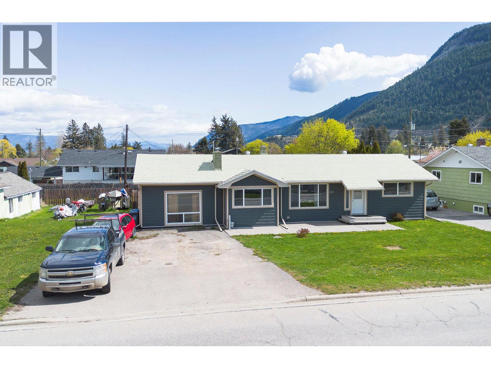 327 Pine Street Property Photo 43