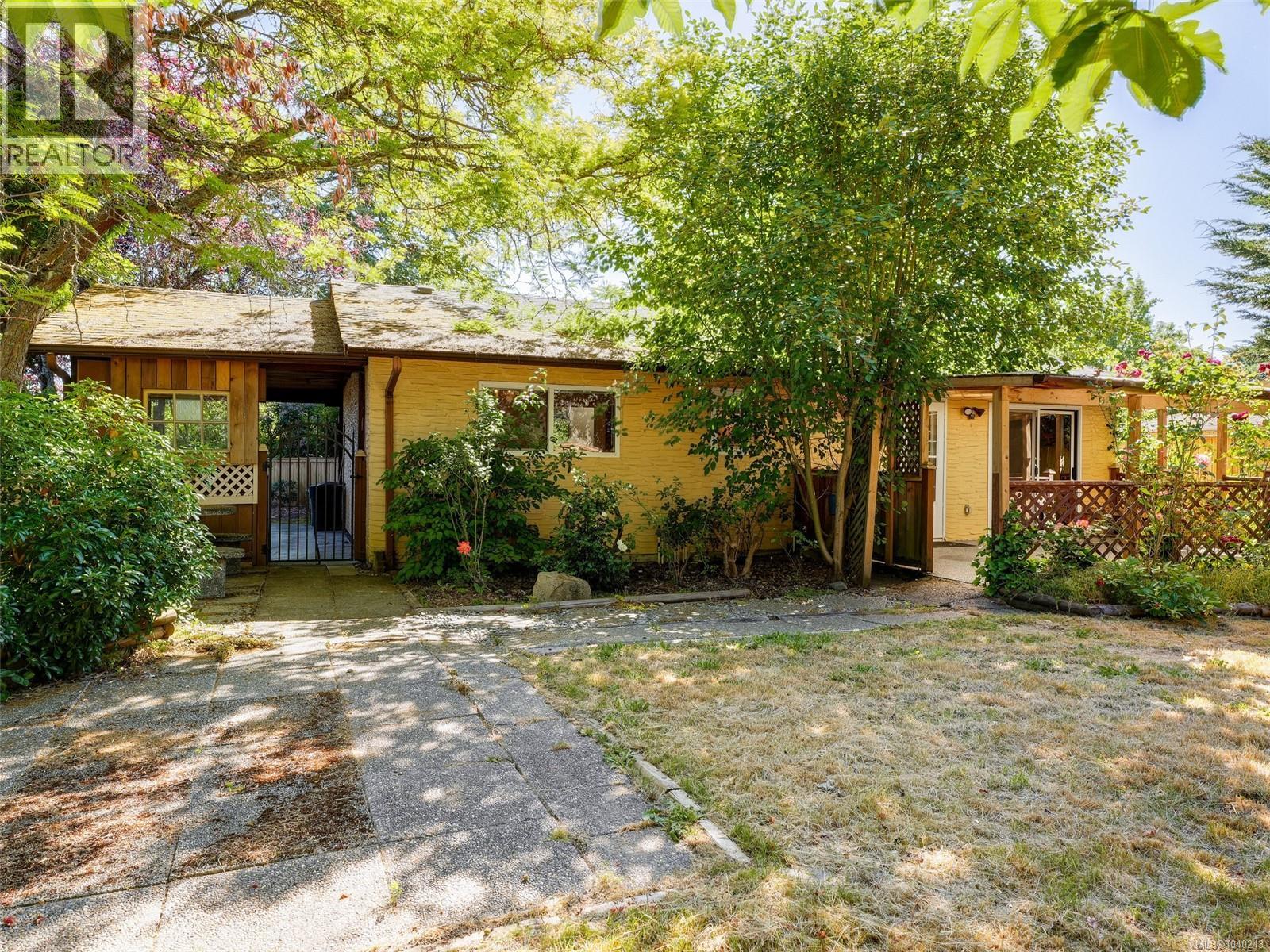 10040 Wisteria Pl Property Photo 2