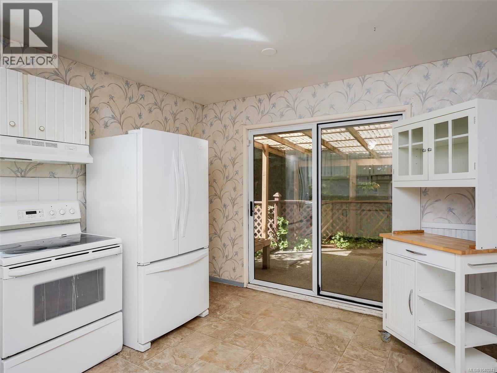 10040 Wisteria Pl Property Photo 4