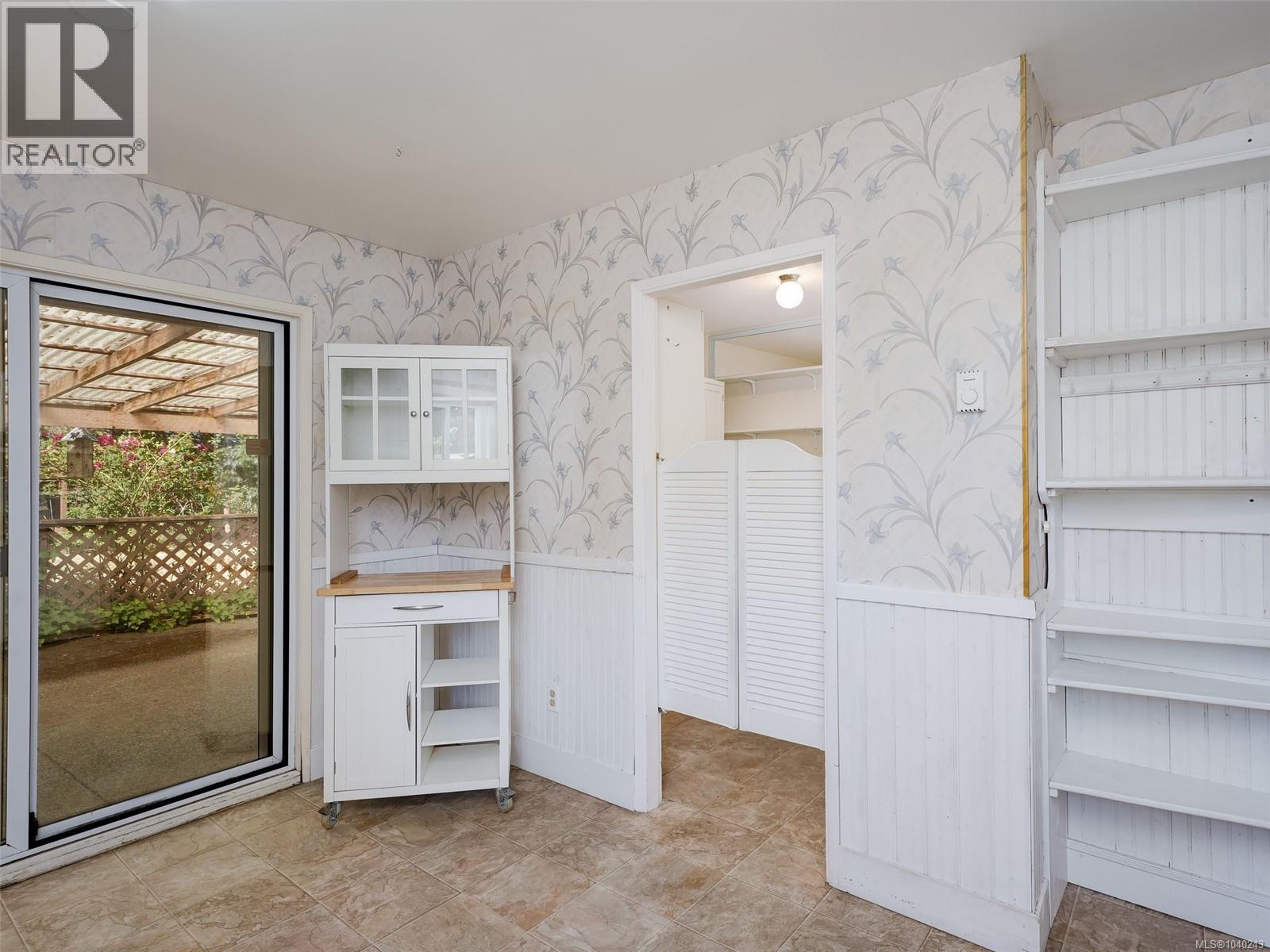 10040 Wisteria Pl Property Photo 5