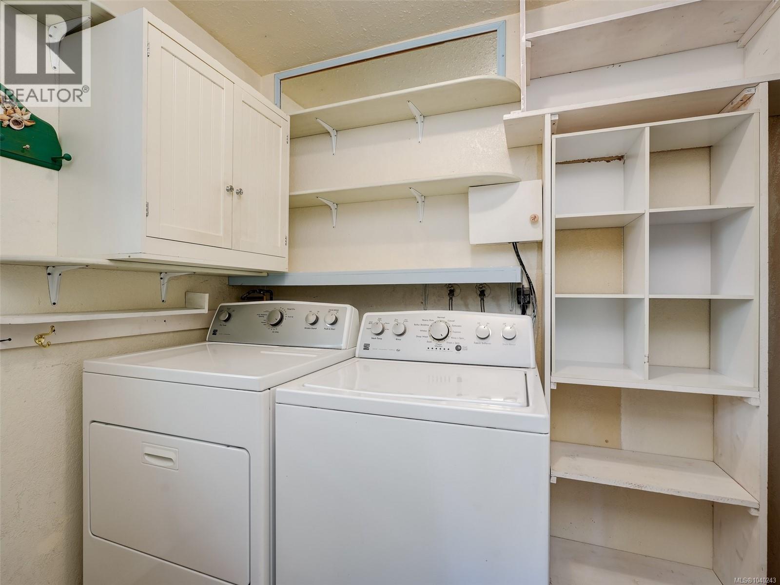 10040 Wisteria Pl Property Photo 6