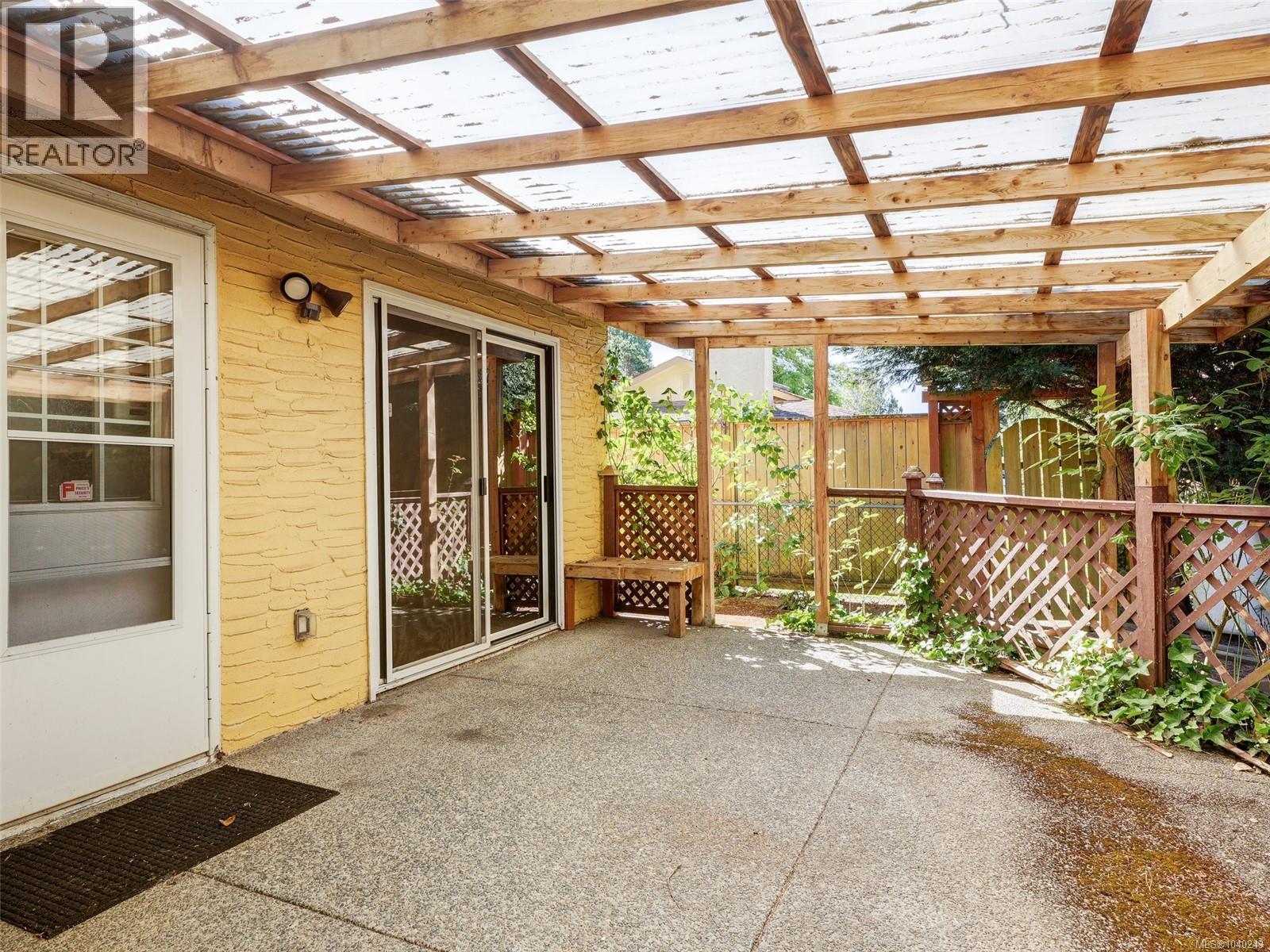 10040 Wisteria Pl Property Photo 20