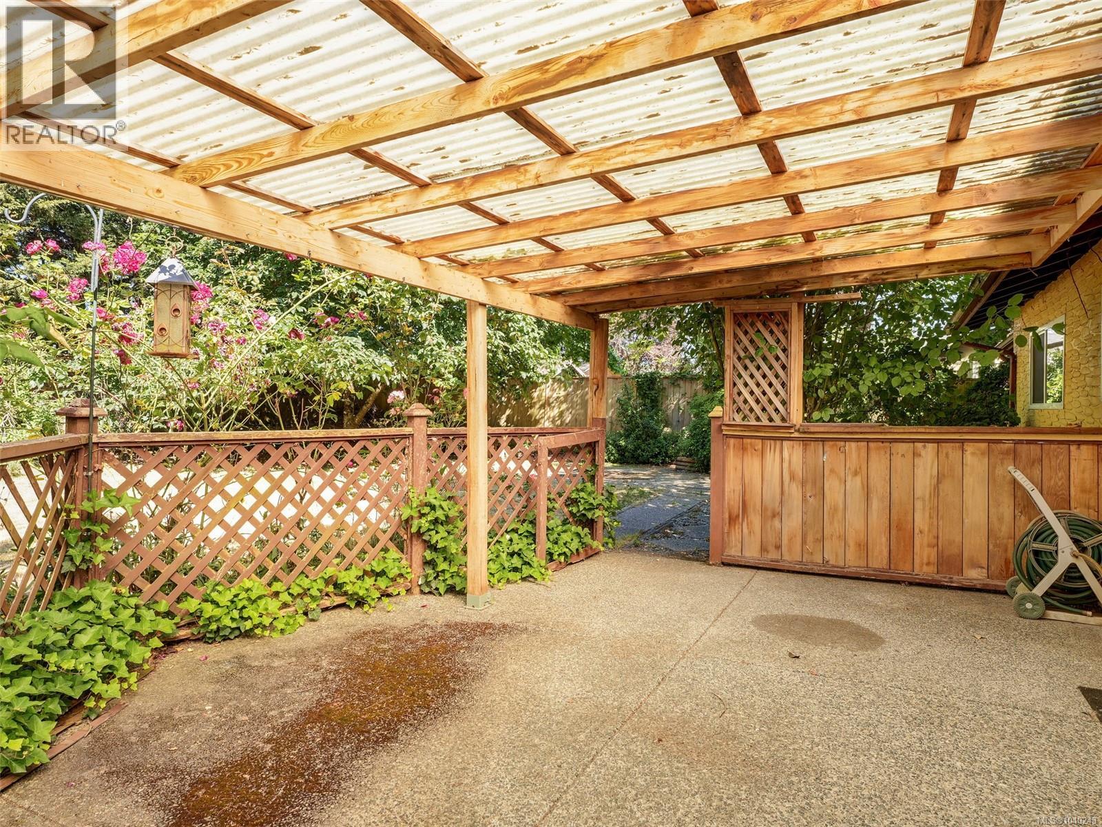 10040 Wisteria Pl Property Photo 21